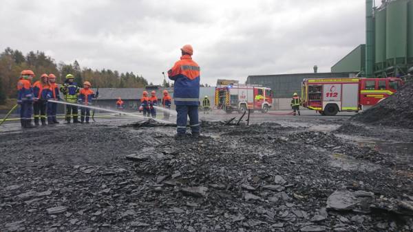 Neue Führung und Berufsfeuerwehrtag der Jugendfeuerwehr_IMG-20171103-WA0017.jpg